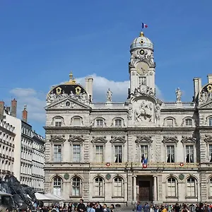 appartement-place-des-terreaux-lyon.hotels-rhonealpes.com/